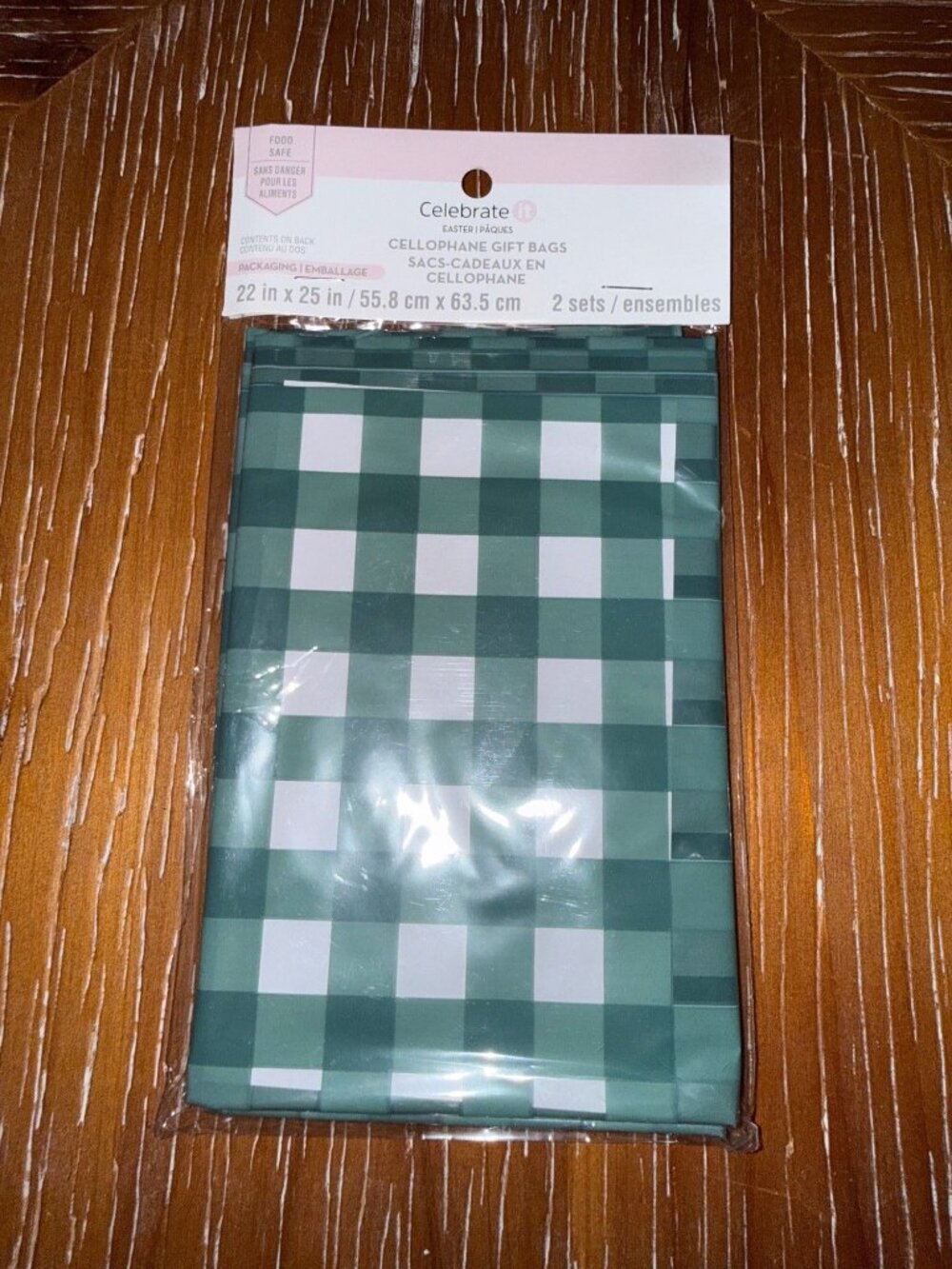 Celebrate It Green Buffalo Check Cellophane Gift Bags 22"x25" 2 Sets With Twist